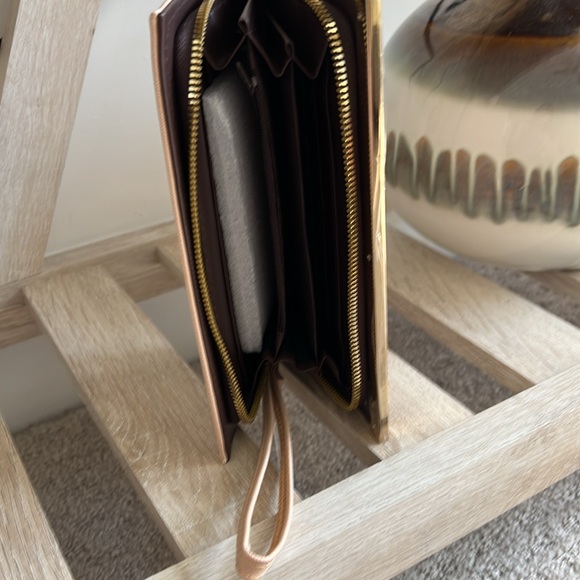 NWT wristlet - Picture 3 of 3